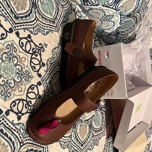 Alegria Mary Janes brand new never worn. Brown